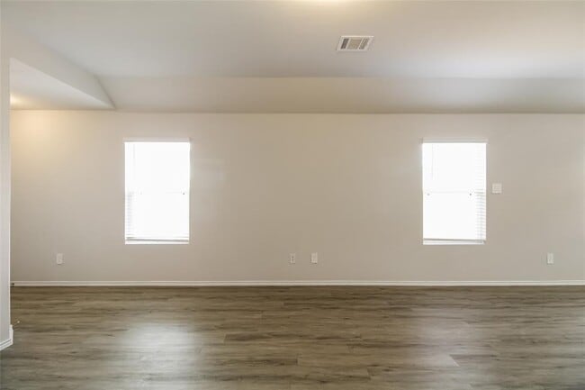 Building Photo - 2501 Grayling Dr