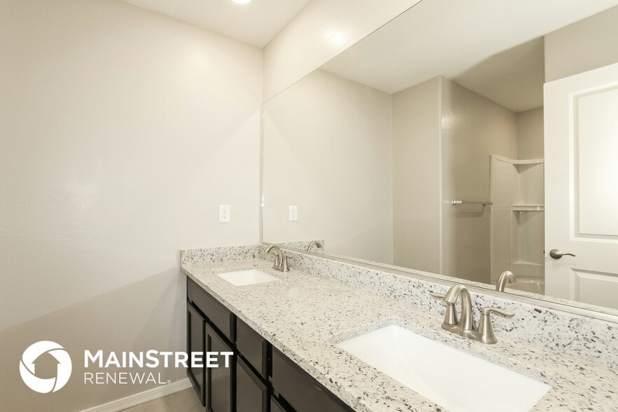 Building Photo - 3915 S 82nd Dr