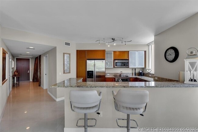 Building Photo - 2821 N Ocean Blvd