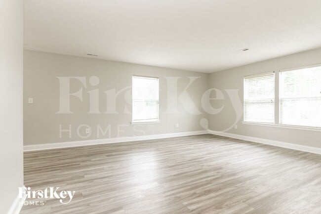 Building Photo - 10431 Wintergreen Way