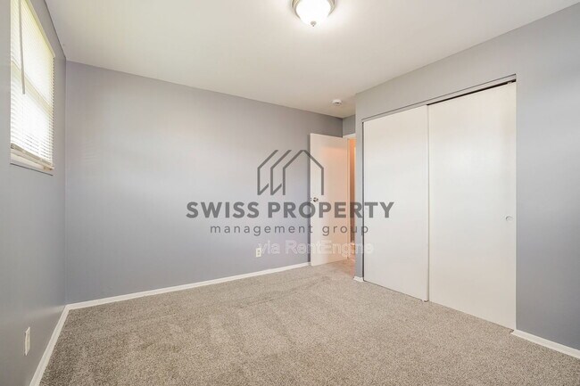 Building Photo - 1642 Marina Dr