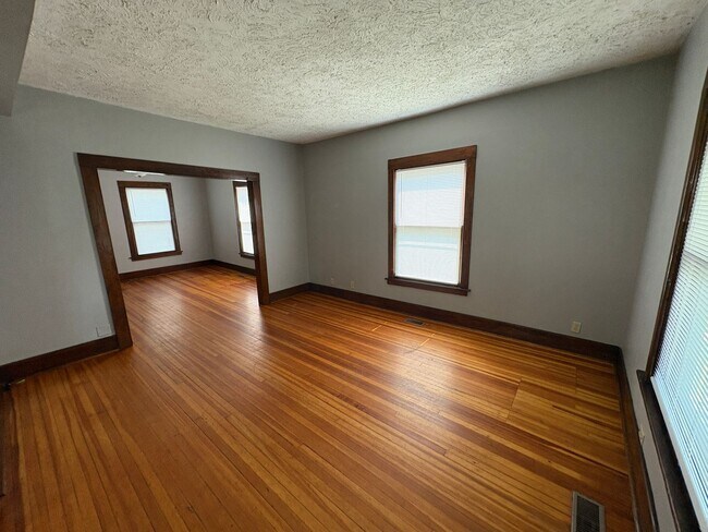 Building Photo - Charming 3-Bed Home with Spacious Layout &...