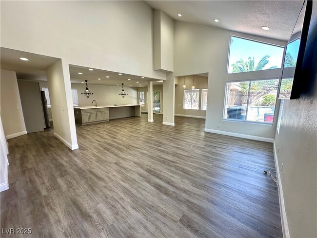 Building Photo - 9632 Rising Tide Dr