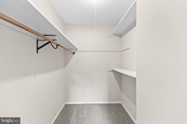 Building Photo - 705 Woodhollow Dr