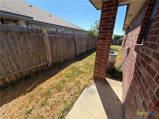 Building Photo - 3701 Dustin Ct