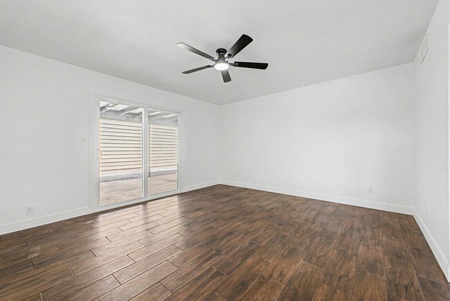 Building Photo - 4127 N 106th Ave