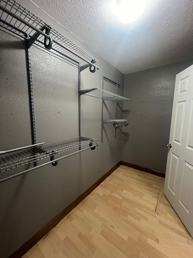 Building Photo - BEAUTIFUL LARGE 2 bedroom 2 bath CHATHAM SCHOOLS SPRINGFIELD UTILITIES