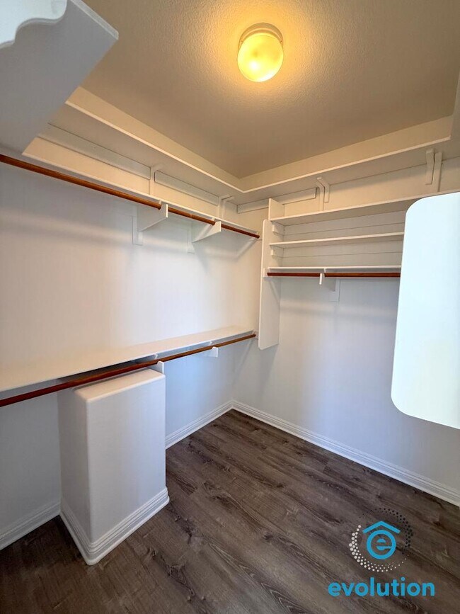 Building Photo - 2914 Carrillo Way