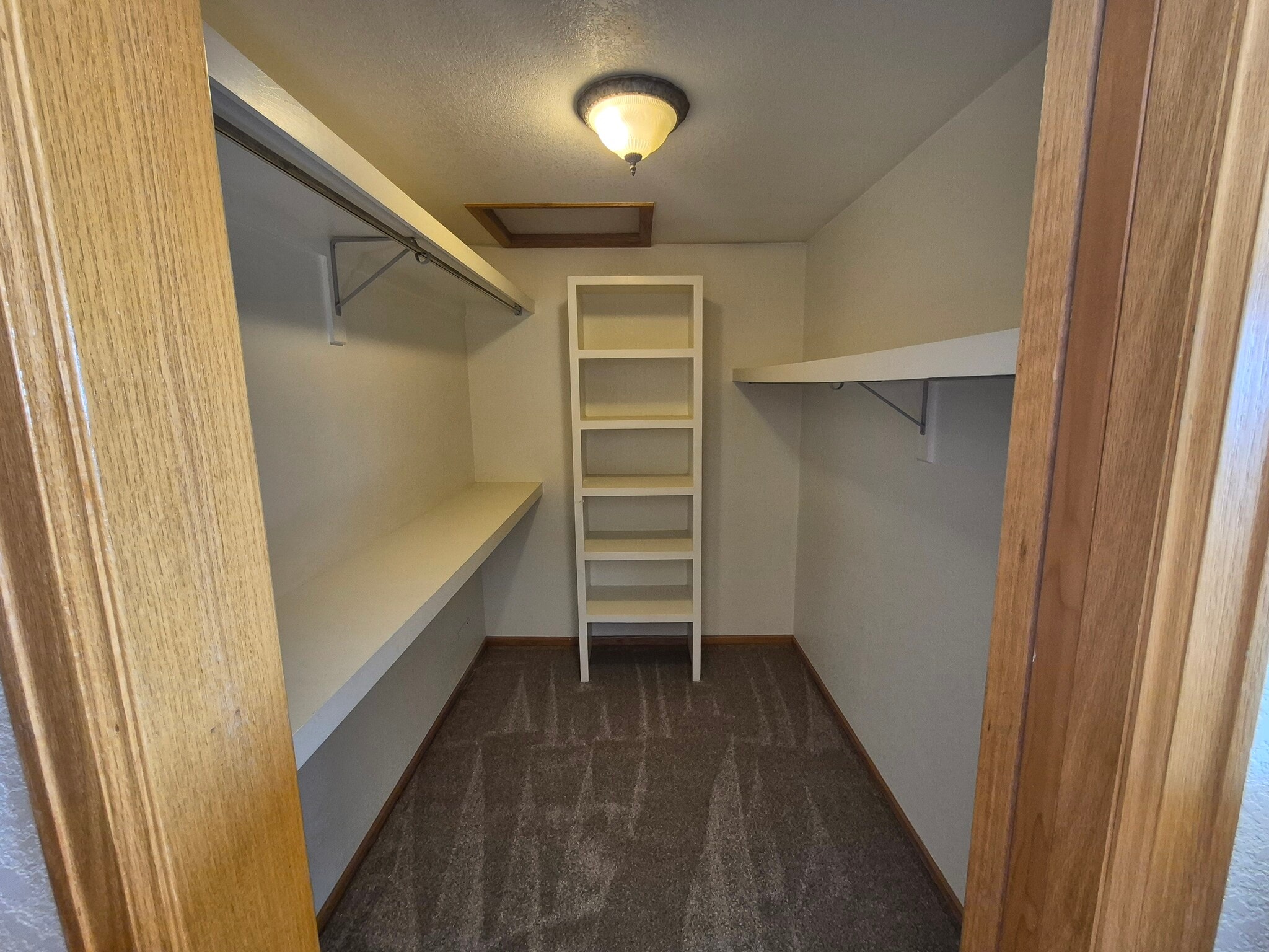 Building Photo - 1096 Aspen Dr