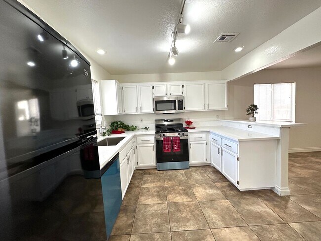 Building Photo - Beautiful SW Las Vegas Home. 3 Beds 3 Full Bath. Tiles Throughout.