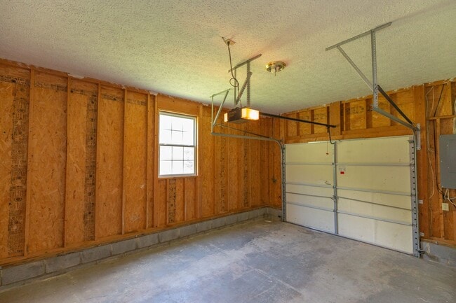 Building Photo - 84 Dozer Ln