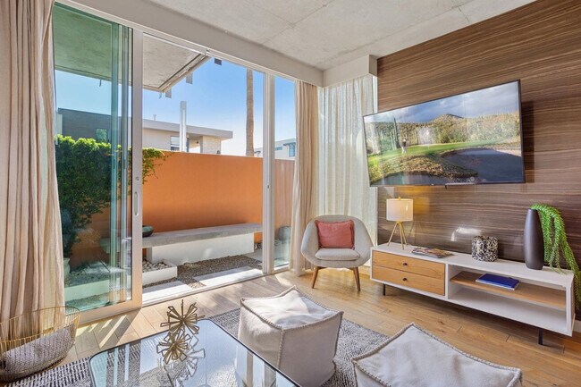 Building Photo - 5455 E Lincoln Dr