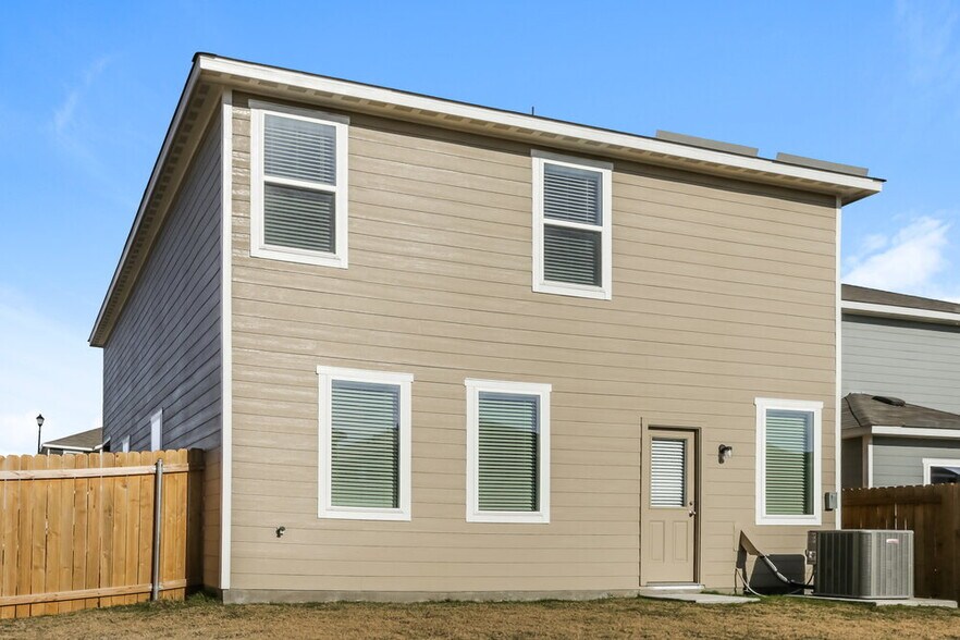 Building Photo - 1447 Reiner Dr