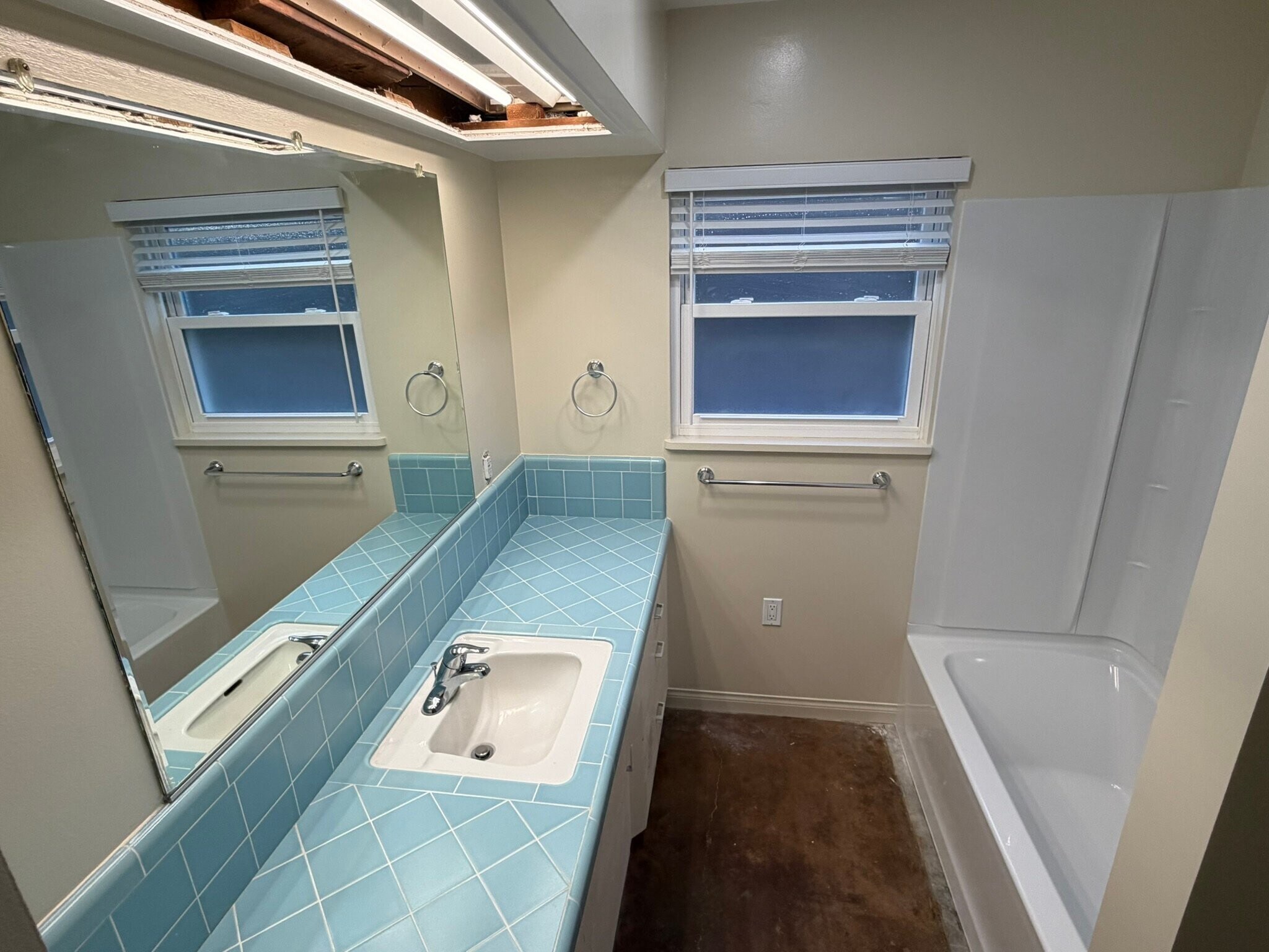 Building Photo - 1722 Eucalyptus Dr