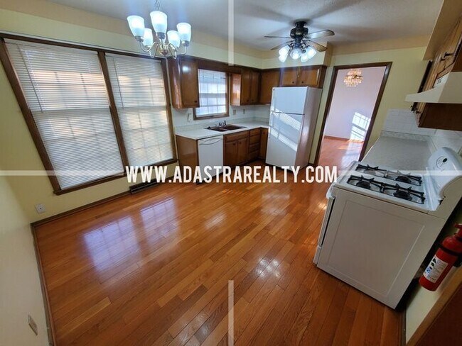 Building Photo - Five Bedroom Home in South KC-Available NOW!!