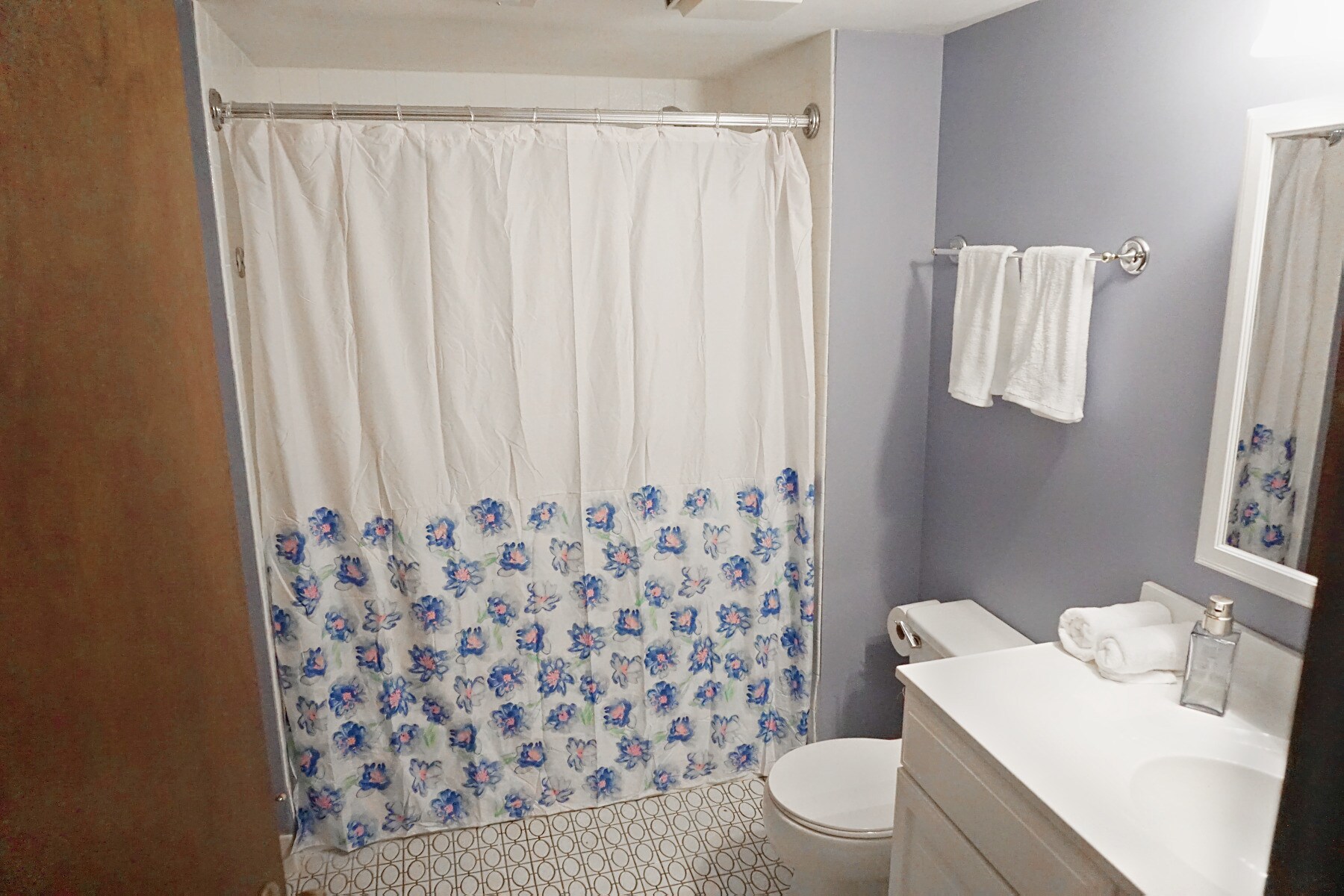 Building Photo - 603 S River Rd