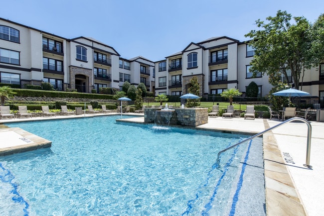 Resort Style Pool - Vail Village