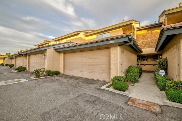 Building Photo - 8466 Kington Way