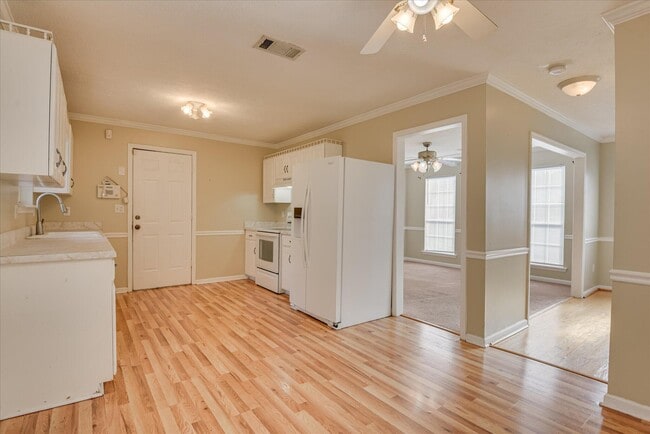 Building Photo - 2102 Howard Mill Rd