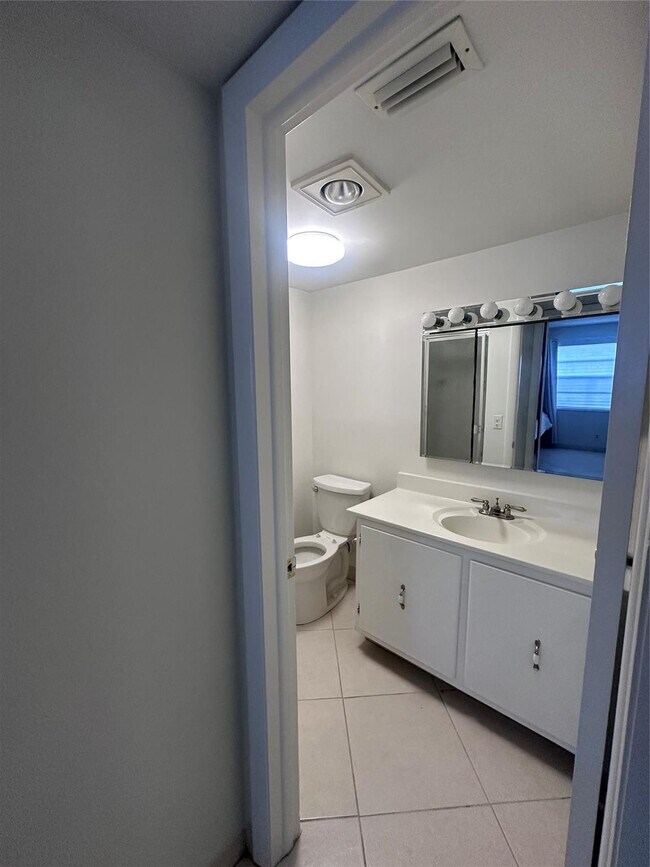 Building Photo - 164 Burgandy Way