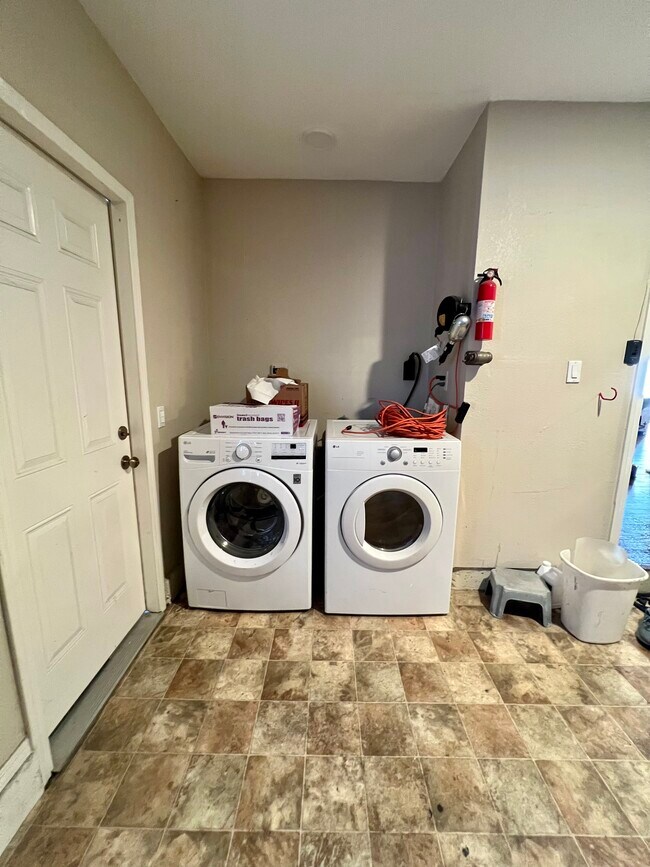 Building Photo - 7617 Prairie Mound Way