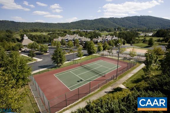 Building Photo - 200 Lake Club Ct