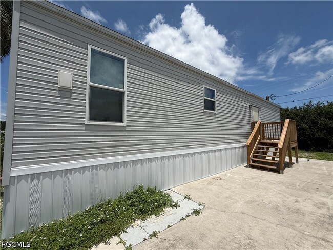 Building Photo - 12120 Cactus Dr