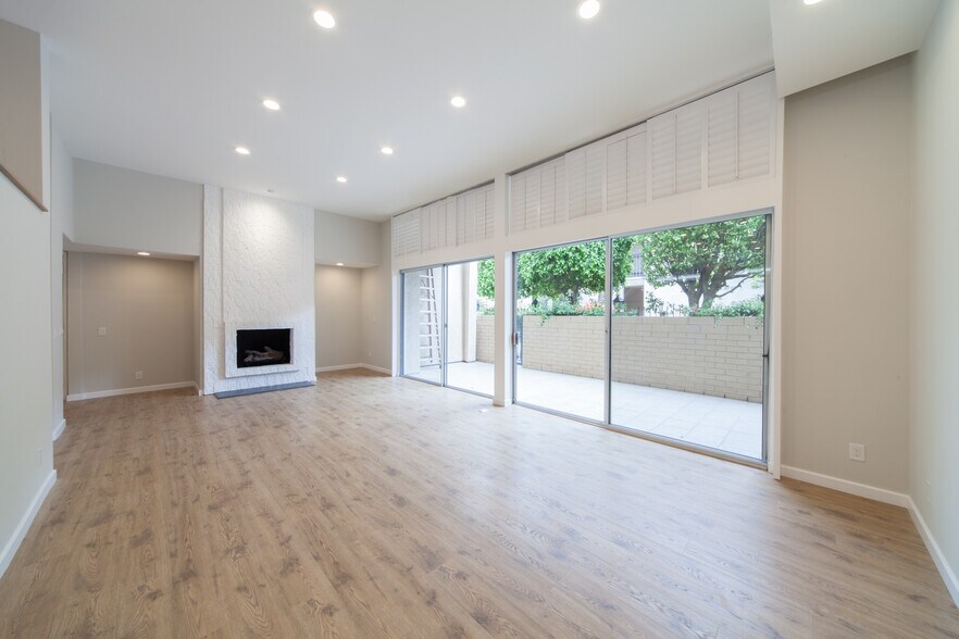 Building Photo - 5278 Lindley Ave