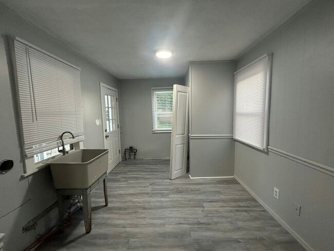 Building Photo - 25511 Pennie St