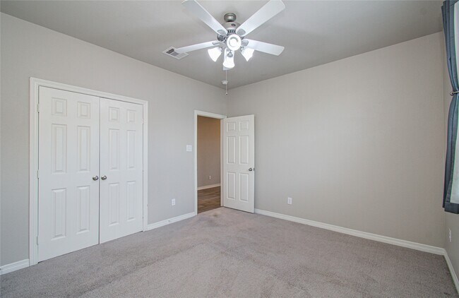 Building Photo - 1705 Bayway Dr