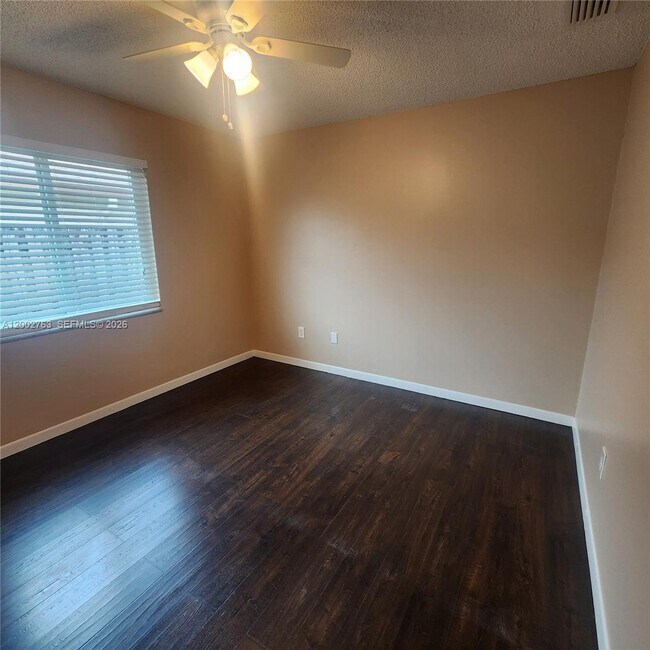 Building Photo - 11950 SW 49th Ct