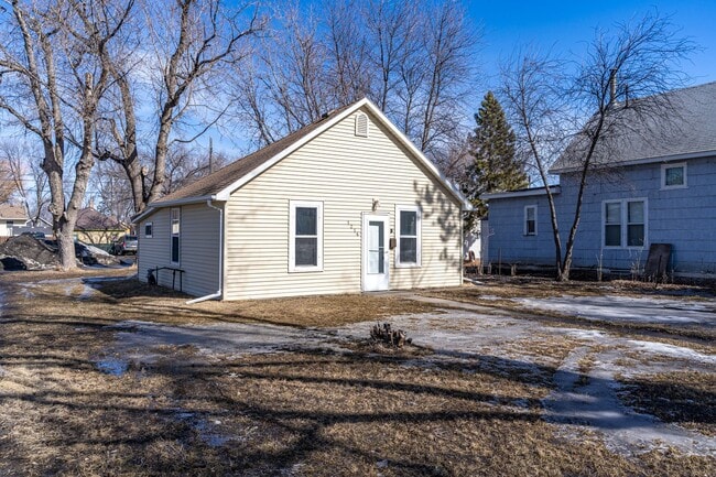 Building Photo - One Bedroom, One Bathroom Single Family Home