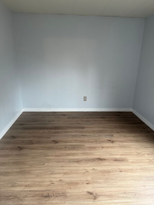 Building Photo - Condo near the beach - top floor