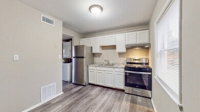 Building Photo - Ashburton Townhomes