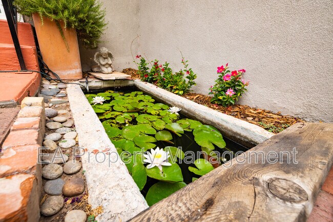 Building Photo - 520 San Pasquale Ave SW