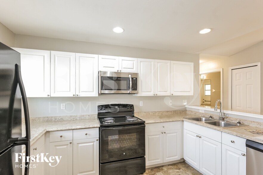 Building Photo - 1016 SW 37th Terrace