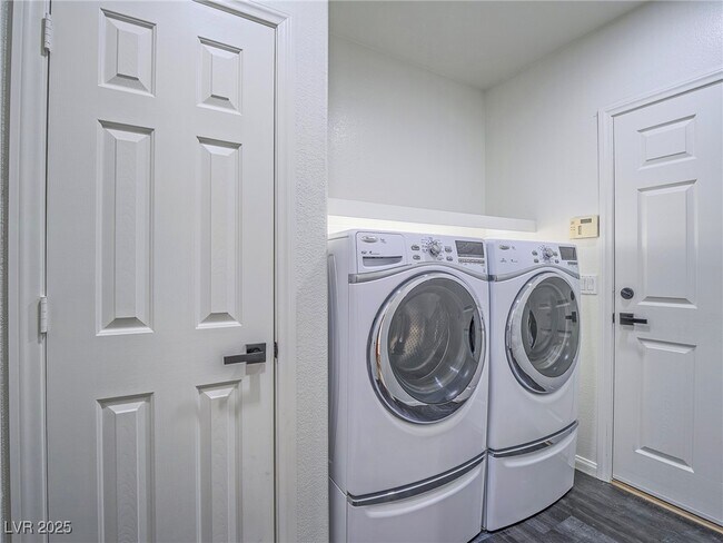 Building Photo - 10898 Carberry Hill St