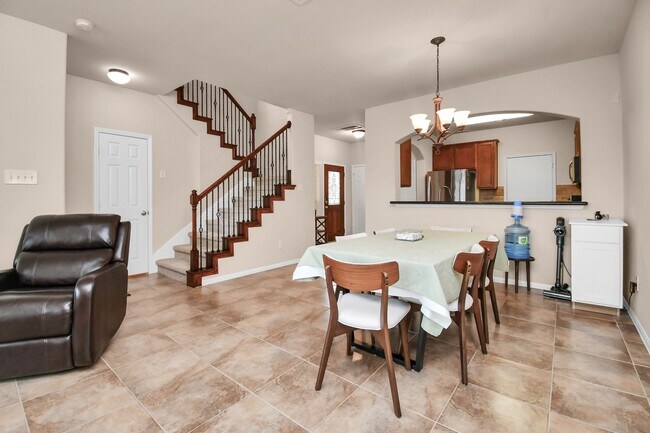 Building Photo - 2202 Waterford Park St