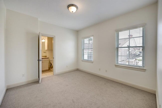Building Photo - 5972 Inwood Dr