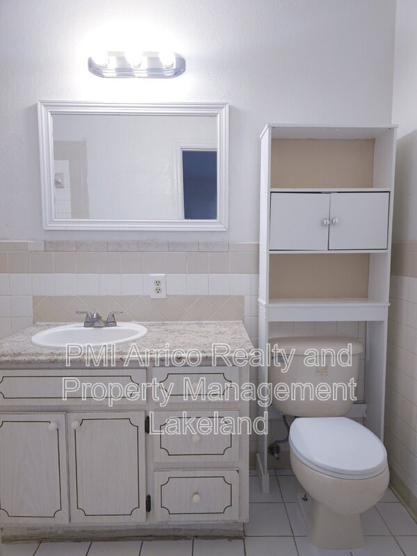 Building Photo - 968 Sunshine Way SW