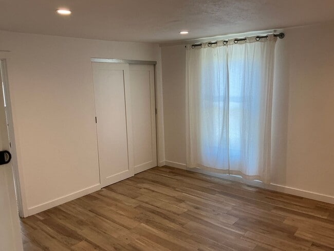 Building Photo - Beautiful 4 Bedroom 2 Bath Home in Old Tow...