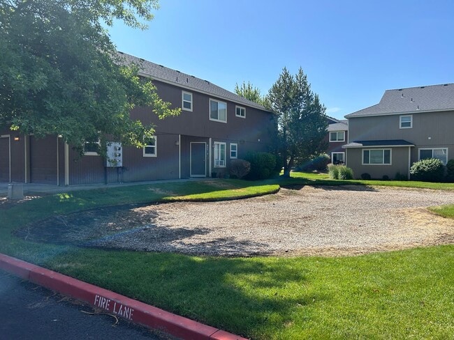 Building Photo - 1987-1991 SW Canyon Dr