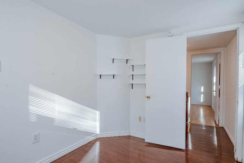 Building Photo - 301 McLean St