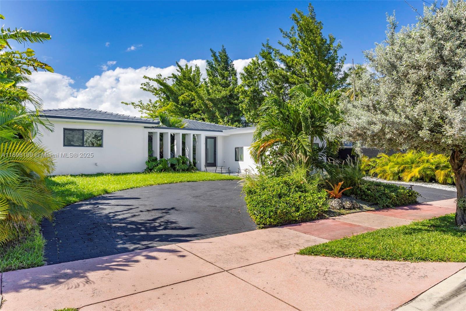 Building Photo - 8220 Hawthorne Ave