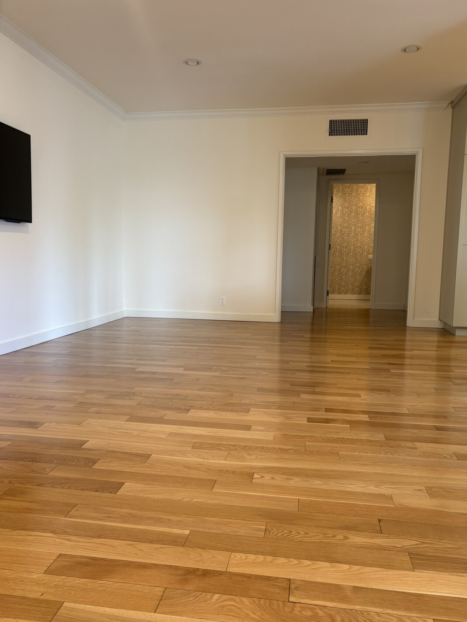 Building Photo - 8550 Holloway Dr