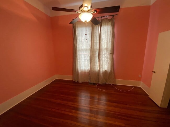 Building Photo - 215 Versailles Blvd