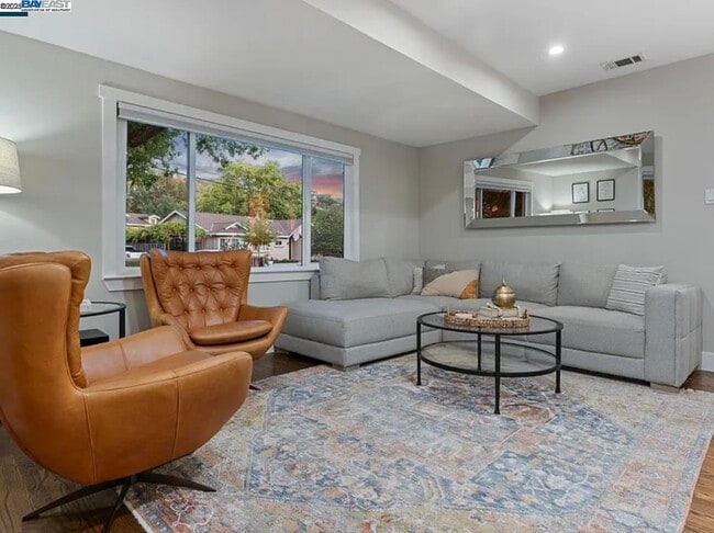 Building Photo - 161 Maiden Ln