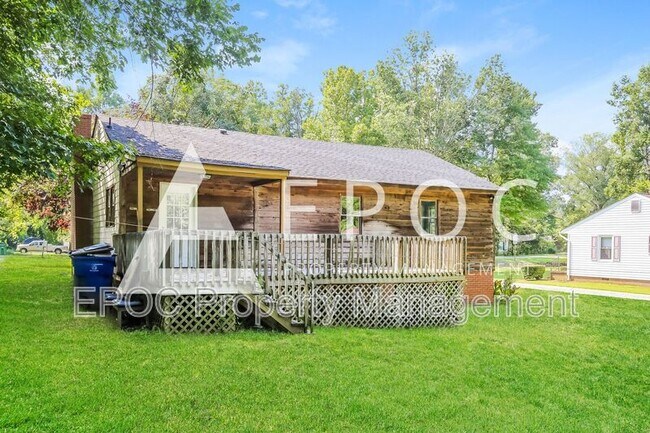 Building Photo - 822 Whitsett Ave