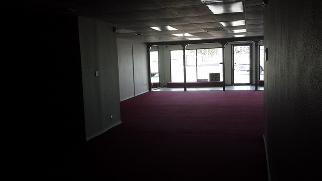 Building Photo - Commercial Property for Rent!