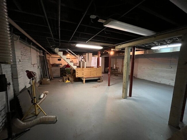 Building Photo - Four Bedroom Historic Clifton Gem!